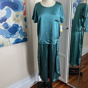NWT BB Dakota 2 Piece Silky Lounge Set in a Turquoise Color - Size M